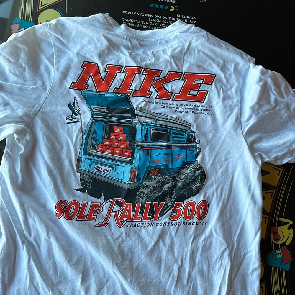 Nike Tee Shirt.  Like New, worn once, size M.